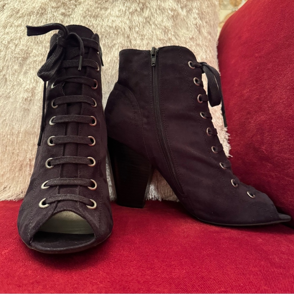 FIONI Clothing Black Lace-Up Peep-Toe Ankle Heels